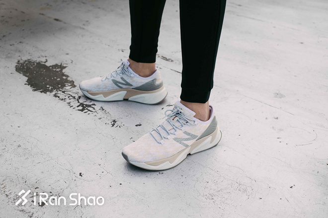 一周新鲜装备资讯 | New Balance推出上海城市版跑鞋 联名的夏日运动装备该买什么呢