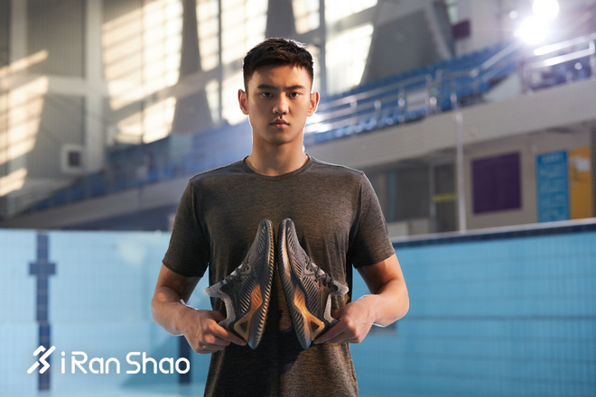 热点 | 跑鞋上脚图太土味？看看这些跑友怎么把鞋拍成"卖家秀"