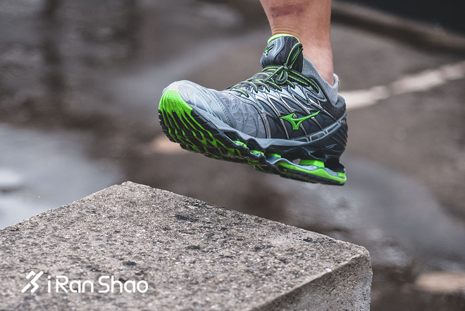 跑鞋 | 如果你需要一双重型跑鞋 Mizuno Wave Prophecy 7深度评测