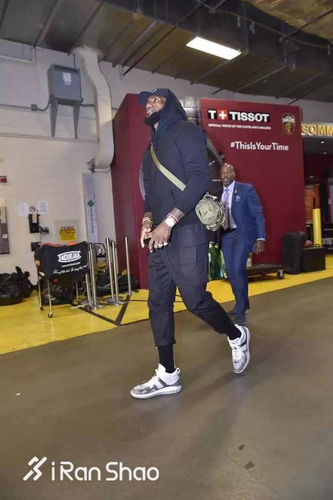 Weekly Gear | 从时尚到运动 透明运动鞋会是下一个爆款吗