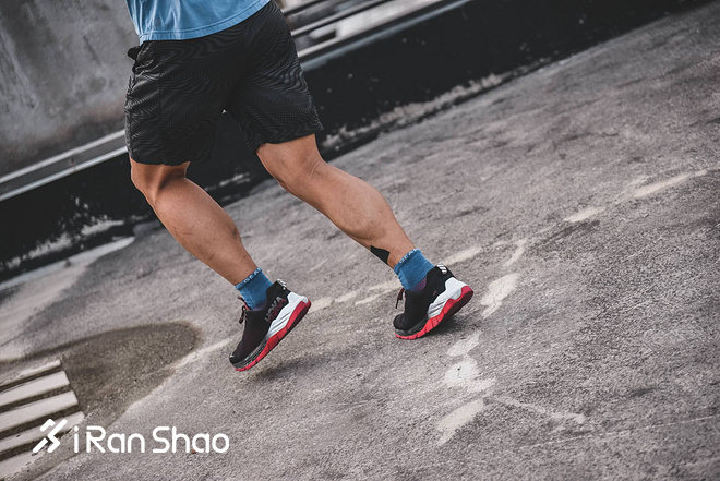 跑鞋 | HOKA ONE ONE MACH评测 速度训练跑鞋也可以有出色缓冲