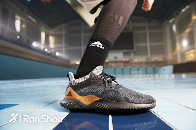 热点 | 跑鞋上脚图太土味？看看这些跑友怎么把鞋拍成"卖家秀"