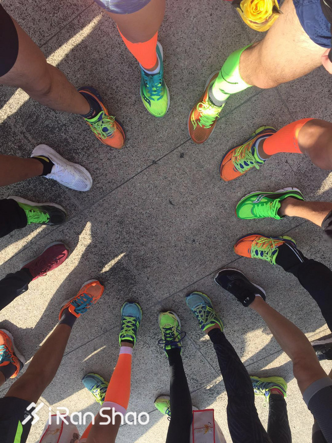 热点 | 跑鞋上脚图太土味？看看这些跑友怎么把鞋拍成"卖家秀"