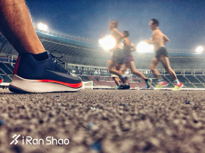 热点 | 跑鞋上脚图太土味？看看这些跑友怎么把鞋拍成"卖家秀"