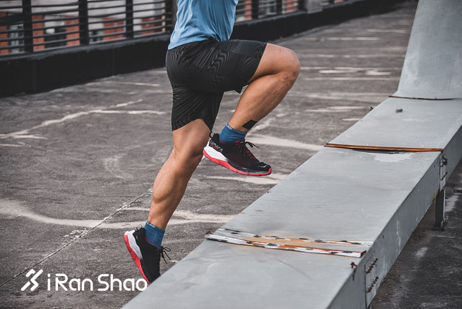 跑鞋 | HOKA ONE ONE MACH评测 速度训练跑鞋也可以有出色缓冲