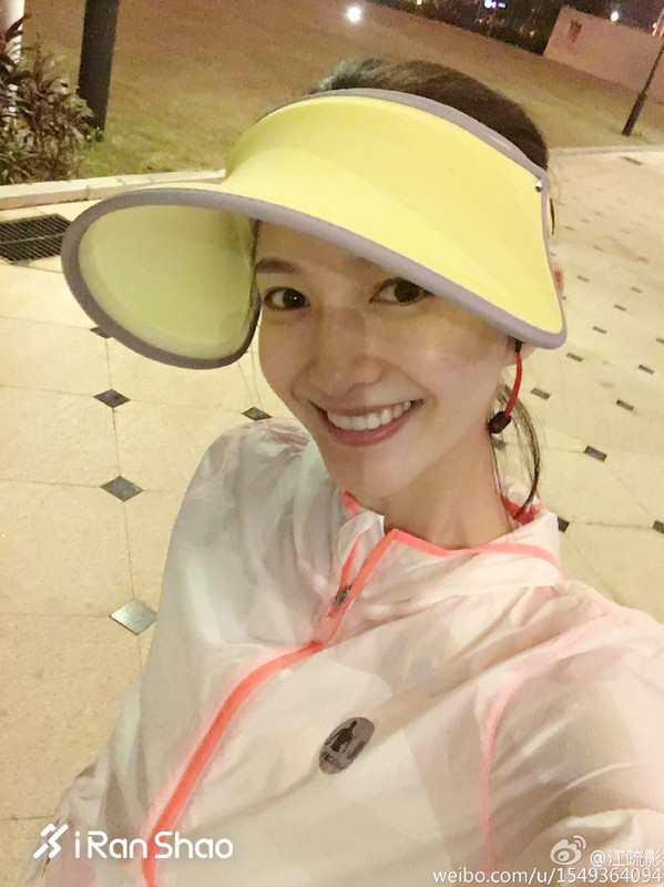 热点 | 看看这些女星的防晒装备，夏季黑练自救指南