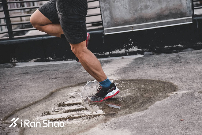 跑鞋 | HOKA ONE ONE MACH评测 速度训练跑鞋也可以有出色缓冲