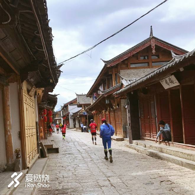 跑过最柔软的马拉松-丽江国际马拉松