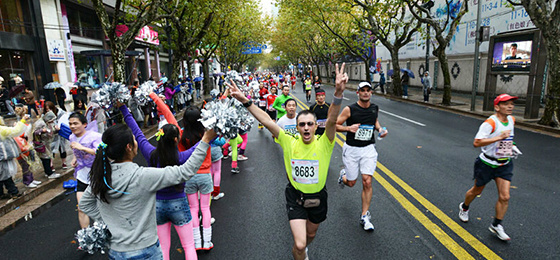 2018上海国际马拉松赛，全城上马，和世界一起跑！