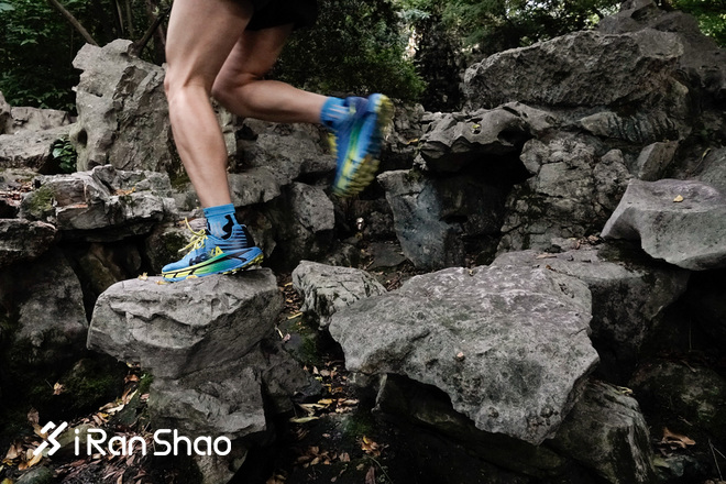 跑鞋丨HOKA ONE ONE Evo Mafate评测 极速缓冲