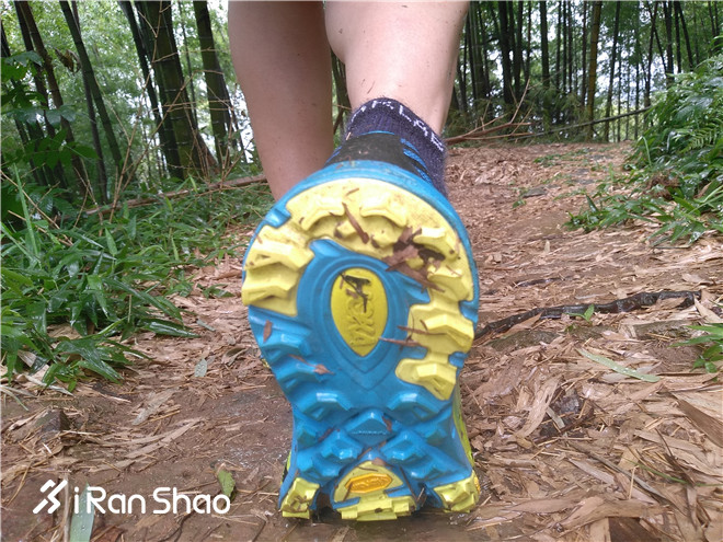 跑鞋丨HOKA ONE ONE Evo Mafate评测 极速缓冲