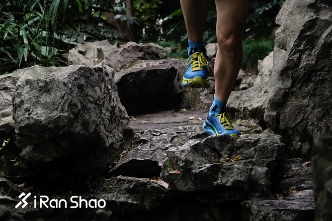 跑鞋丨HOKA ONE ONE Evo Mafate评测 极速缓冲