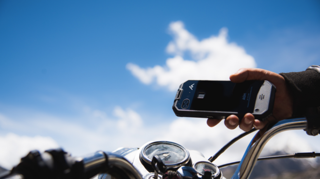 经常在户外运动的你，或许该尝试一下三防手机了！