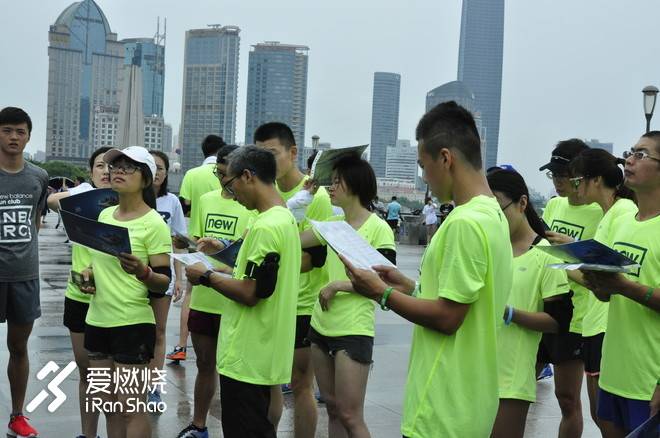 不一Young的试穿会，穿上NB 880v8跑魔都！