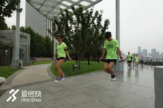 不一Young的试穿会，穿上NB 880v8跑魔都！