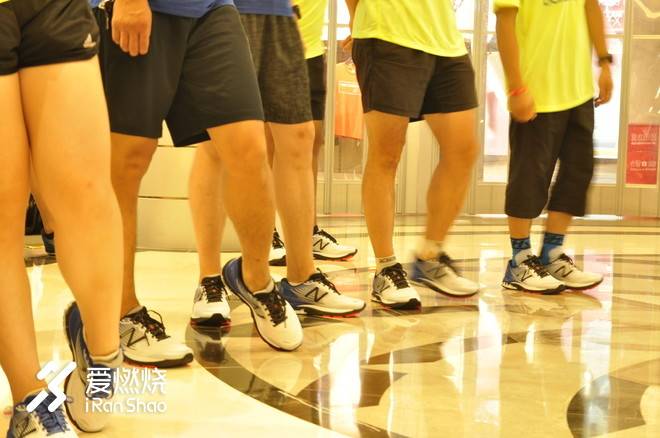 不一Young的试穿会，穿上NB 880v8跑魔都！