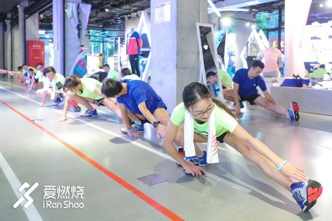 不一Young的试穿会，穿上NB 880v8跑魔都！