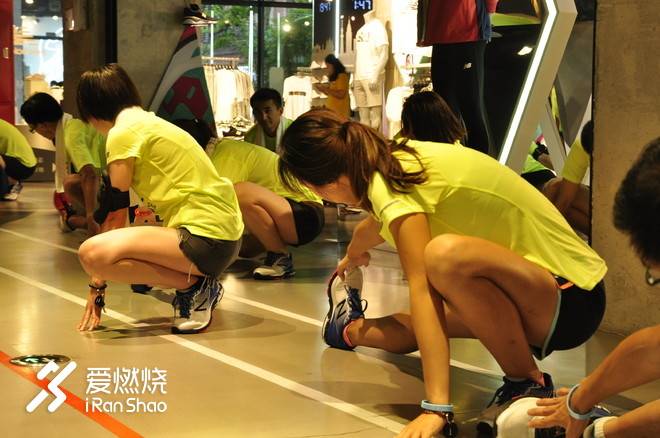 不一Young的试穿会，穿上NB 880v8跑魔都！