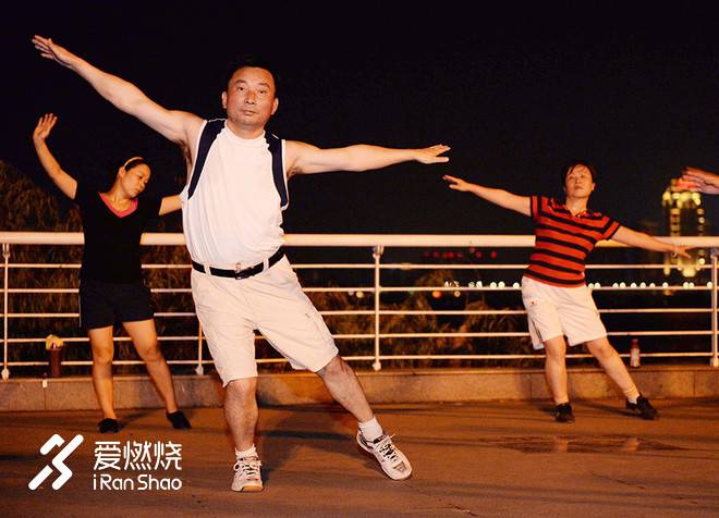 当我跳广场舞时，我在想些什么？