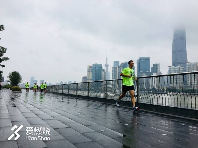 黄浦江上青春无限，风雨无阻海派战靴｜NBx 880v8上海限量版试穿体验记