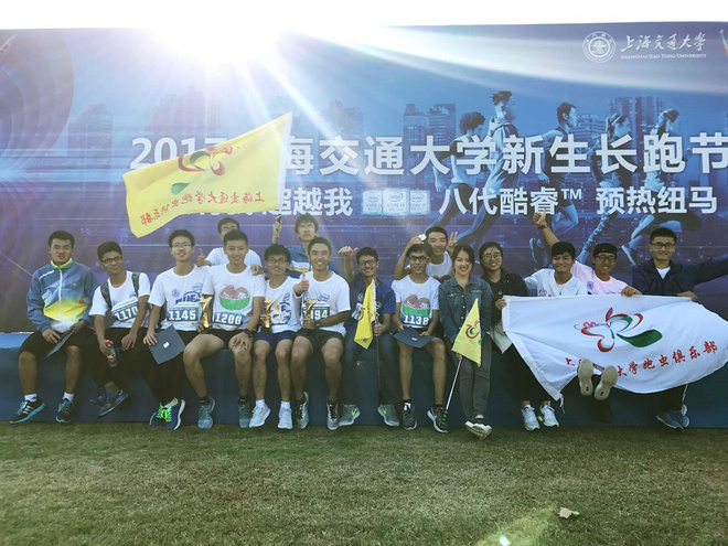 为什么跑马拉松的大学生比中年人少？