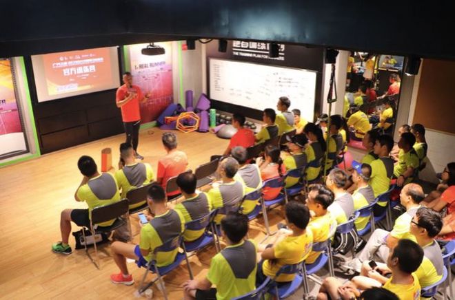 一场马拉松沸腾一座城  2018长马官方训练营火爆开营