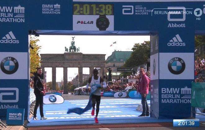 GOAT！基普乔格2:01:39柏林破世界纪录，人类进入2:01时代