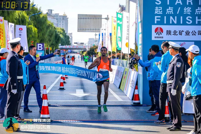 现场 | 从沙漠跑向绿洲，2018陕煤集团榆林国际马拉松赛圆满落幕