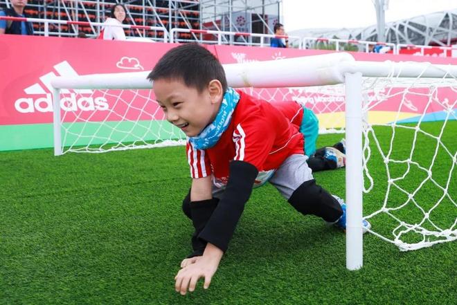 燃烧吧，小宇宙！2018华夏幸福北京马拉松阿迪达斯亲子跑温情落幕