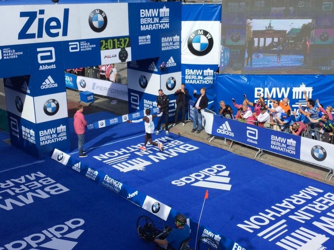 GOAT！基普乔格2:01:39柏林破世界纪录，人类进入2:01时代