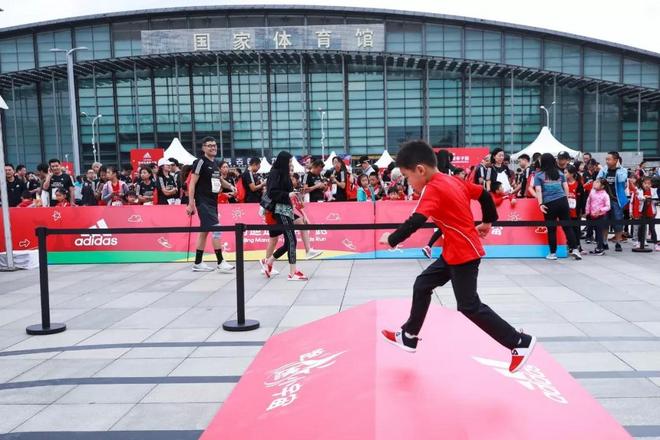 燃烧吧，小宇宙！2018华夏幸福北京马拉松阿迪达斯亲子跑温情落幕
