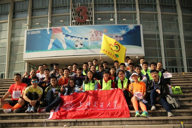 为什么跑马拉松的大学生比中年人少？