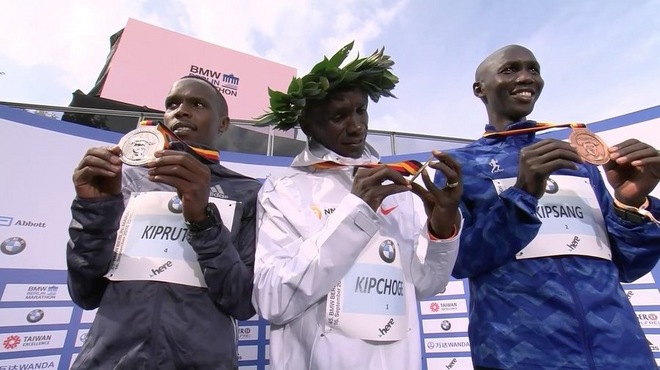 GOAT！基普乔格2:01:39柏林破世界纪录，人类进入2:01时代