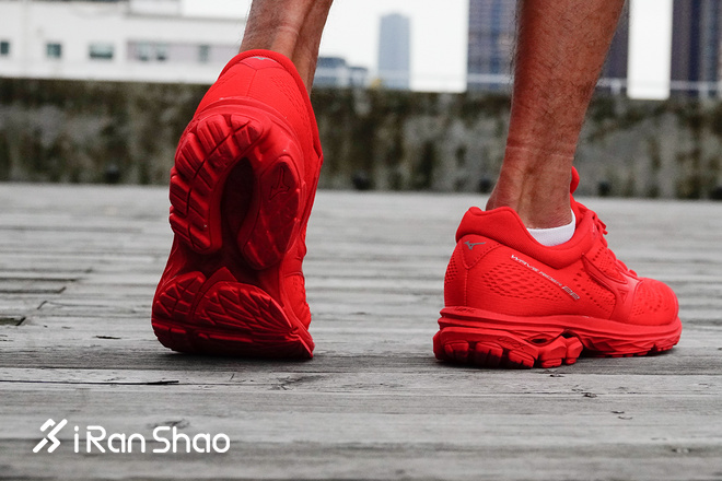 跑鞋 | Mizuno 美津浓 Wave Rider 22 生生不息的全民跑鞋