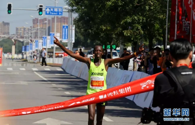 北马新增防作弊手环 / 莫法拉大北跑五连胜 / 光一只脚完成3000米障碍赛，还夺冠了