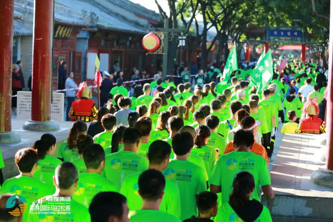 现场 | 从沙漠跑向绿洲，2018陕煤集团榆林国际马拉松赛圆满落幕