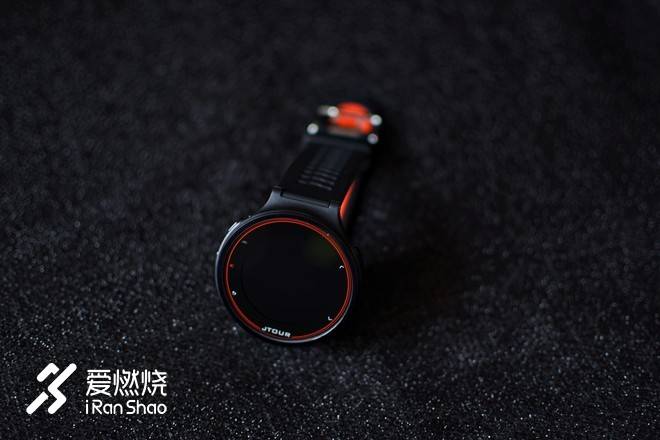 国产GPS运动手表新人，军拓飞腕马拉松跑步手表评测