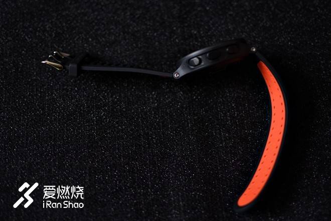 国产GPS运动手表新人，军拓飞腕马拉松跑步手表评测