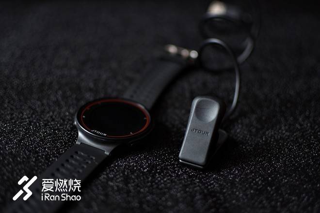 国产GPS运动手表新人，军拓飞腕马拉松跑步手表评测