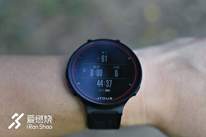 国产GPS运动手表新人，军拓飞腕马拉松跑步手表评测
