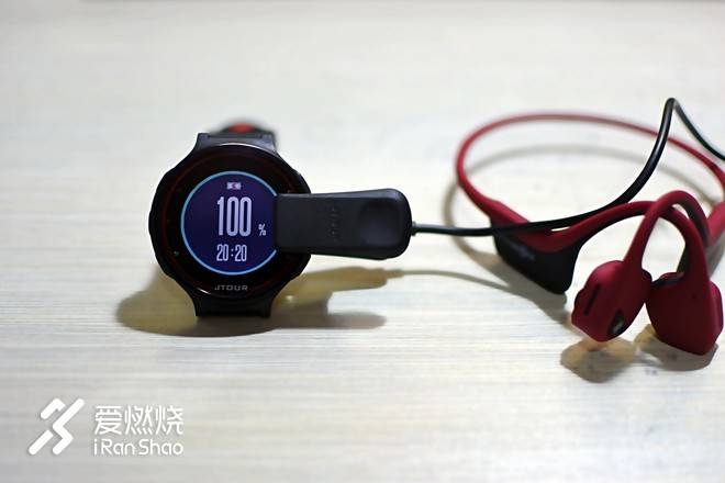 国产GPS运动手表新人，军拓飞腕马拉松跑步手表评测