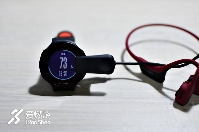 国产GPS运动手表新人，军拓飞腕马拉松跑步手表评测