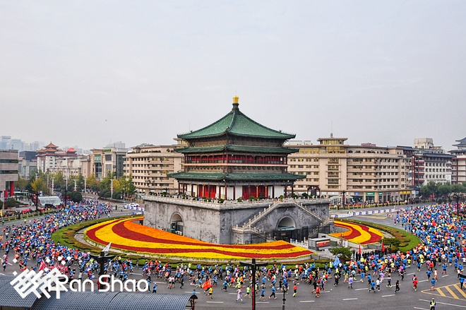 西安马拉松国内选手陈林明王者归来 / 何引丽“背靠背”参赛表现不俗/86岁“铁人”选手诠释热爱的力量