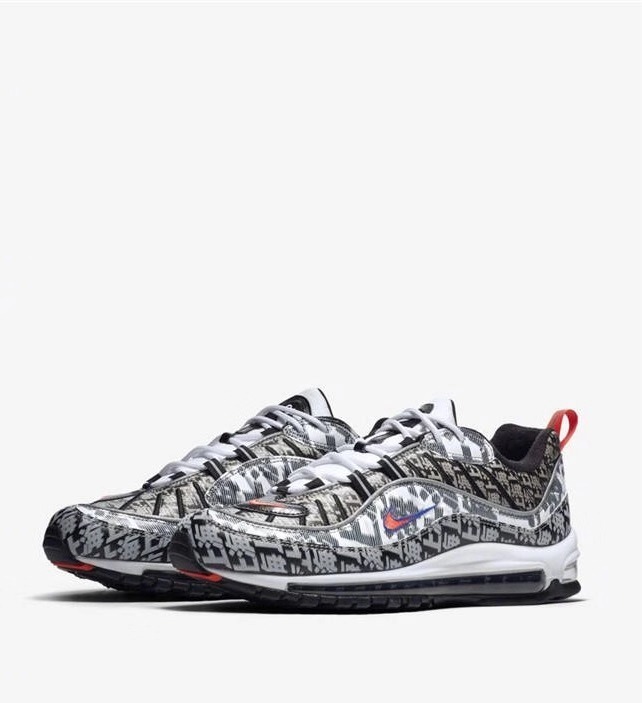 西安马拉松国内选手陈林明王者归来 / 何引丽“背靠背”参赛表现不俗/86岁“铁人”选手诠释热爱的力量