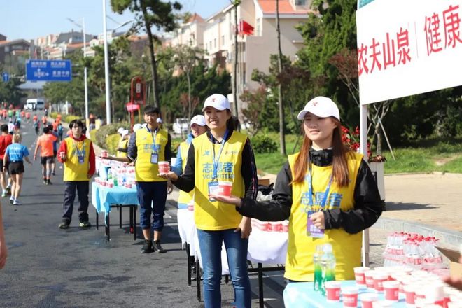 城中跑青马，海上扬奥帆！2018青岛马拉松分外美丽！