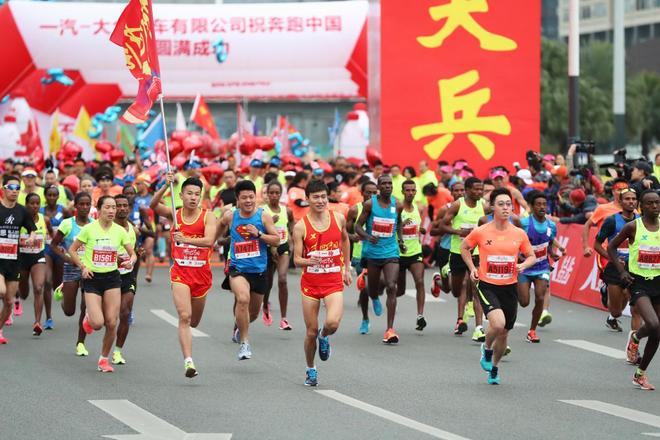 深高度，圳奔跑！2018深马明日启动报名，12月16日开跑！