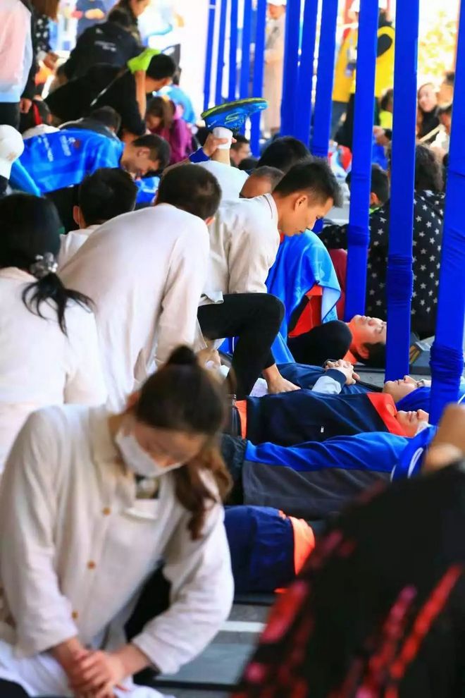 城中跑青马，海上扬奥帆！2018青岛马拉松分外美丽！