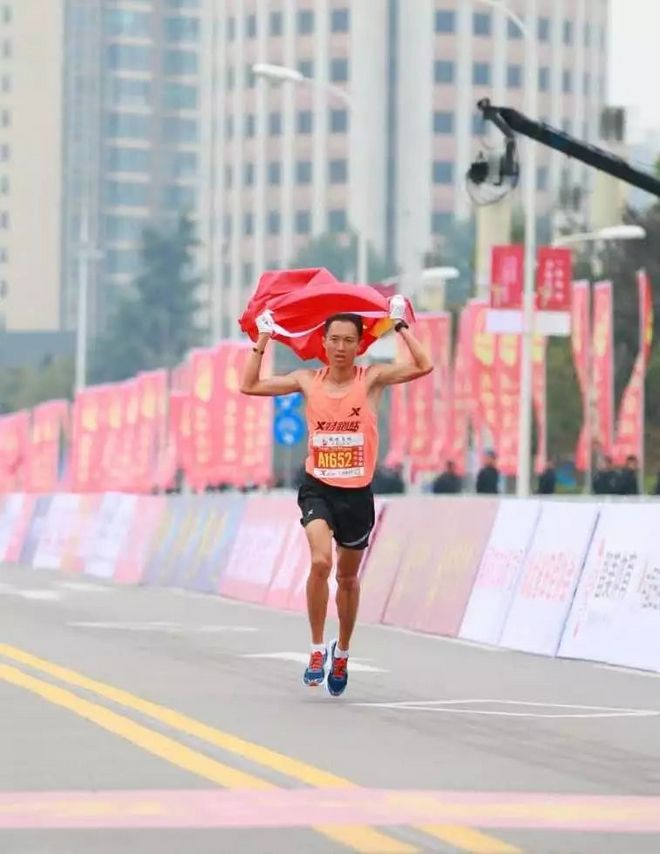 冠军领跑，全城助阵，大碗吃面，2018襄马真燃！