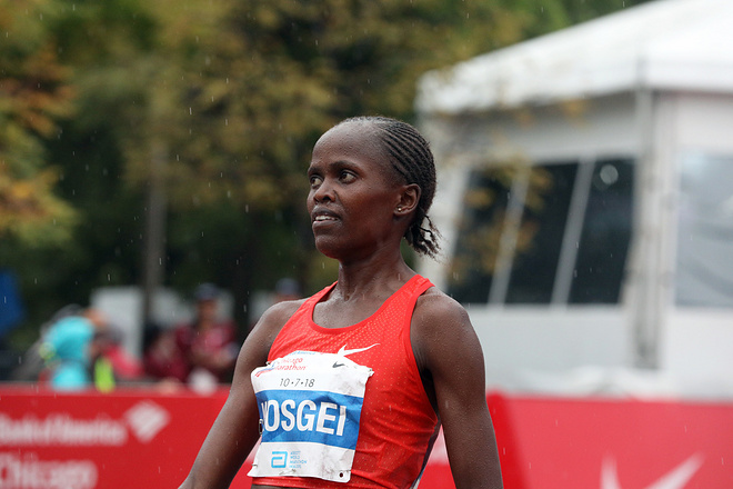 历史第七：芝加哥的神奇女侠 / 日本马拉松的胜利 / 贝克勒离世界纪录有多远？