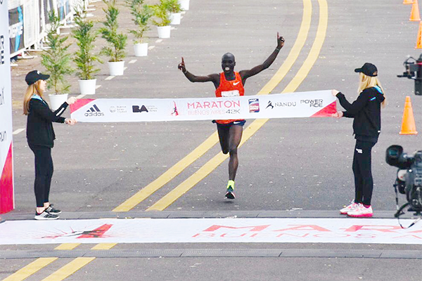 我永远都跑不了波马了 / 今年杭马有了些新变化 /人类长跑源于基因缺陷？